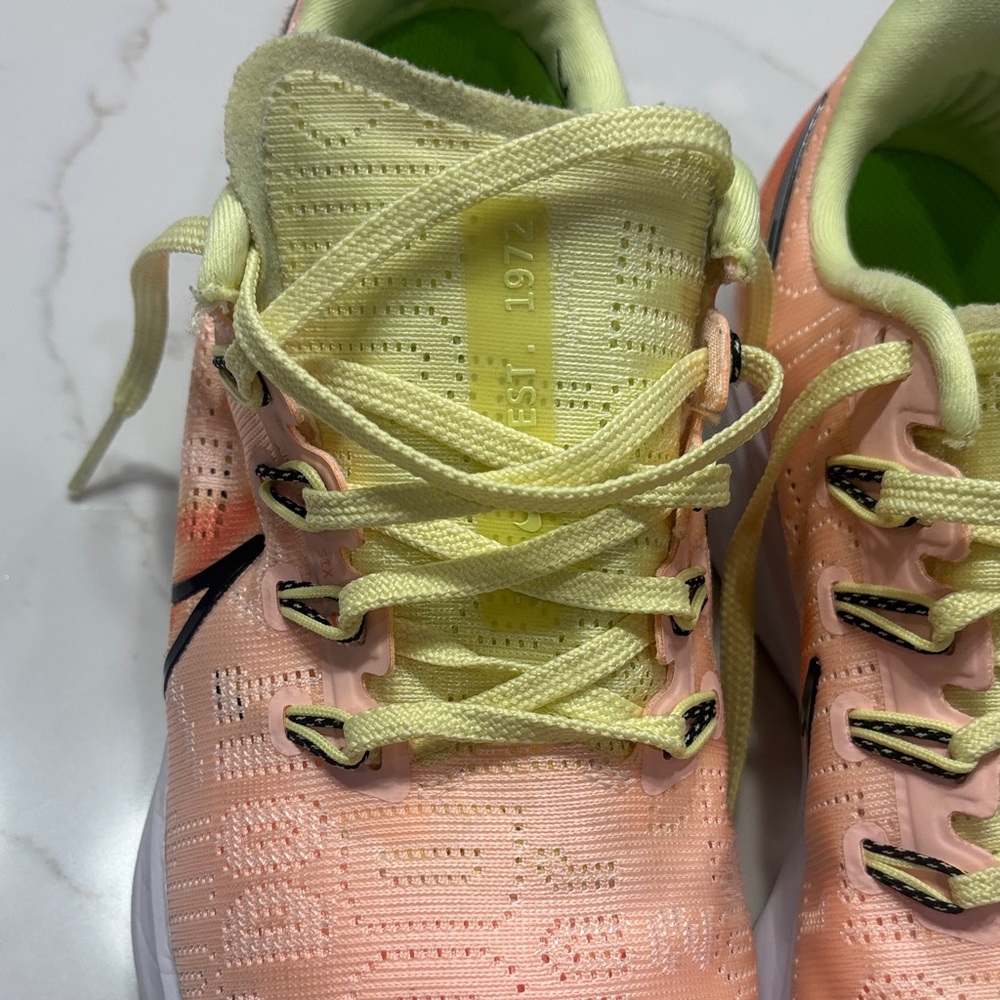 Nike Women's Peach and Black Sneakers GYM - Picture 16 of 17